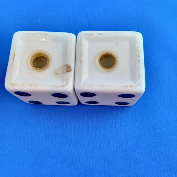 Las Vegas souvenir pair of oversized dice salt & pepper shakers - Picture 3 of 5